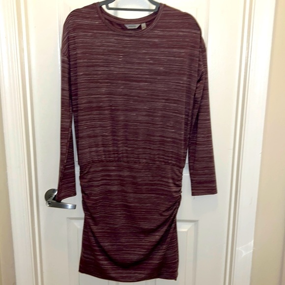 Athleta Dresses & Skirts - Athleta Beyond Soft Adventures ruched dress. EUC. Size XS.